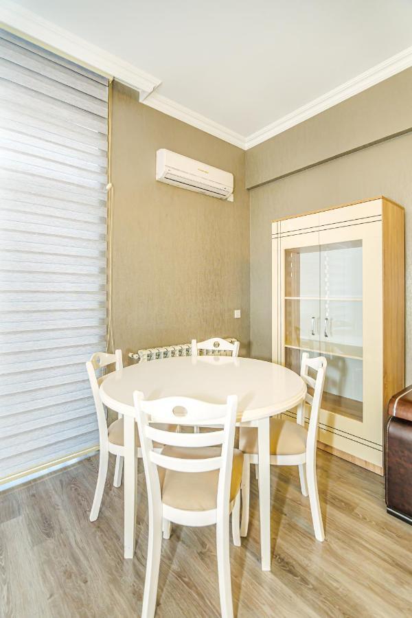 Luxury 2 Room Apartment In The Center Baky Esterno foto